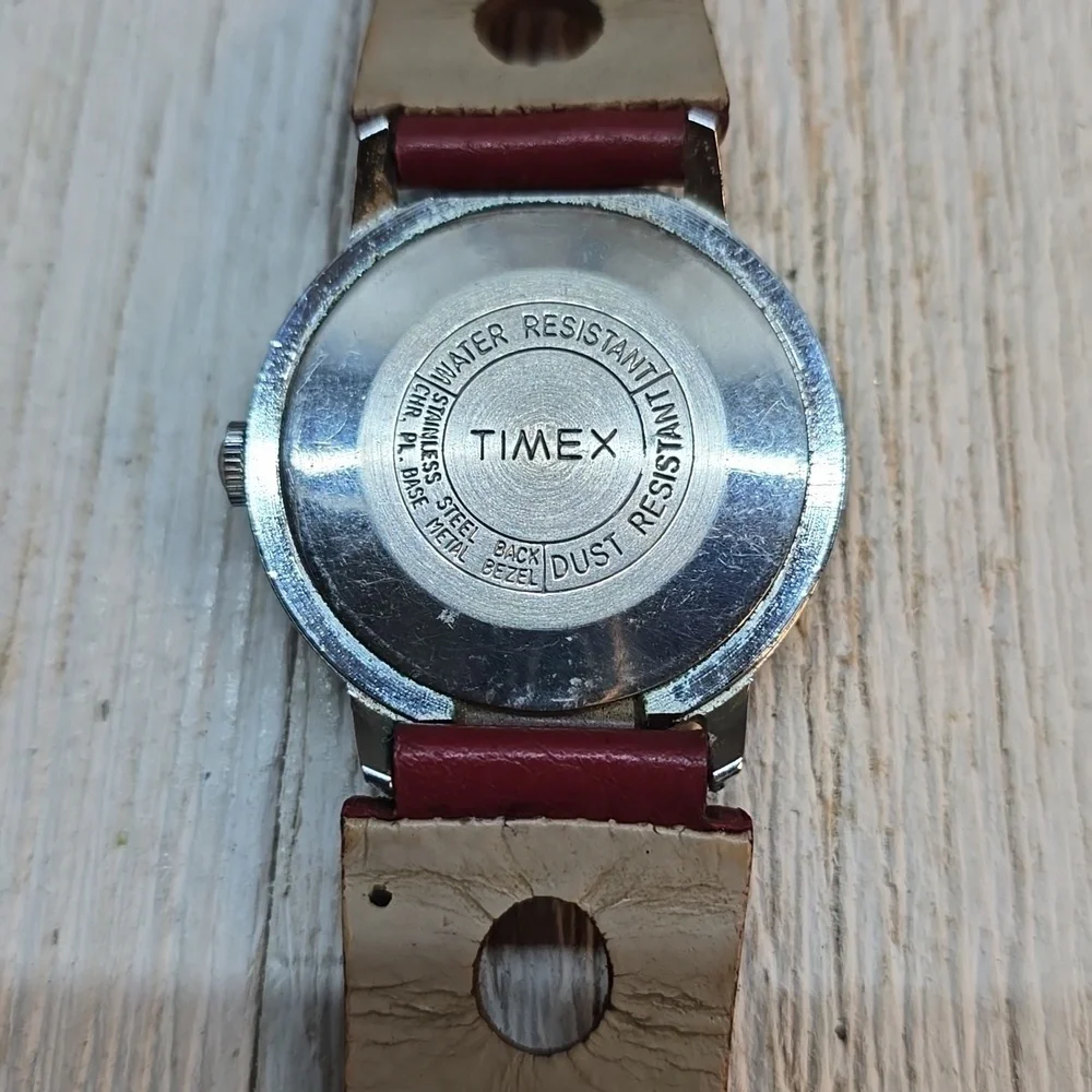 Vintage Mickey Mouse Timex Winding Watch - Picture 3 of 6